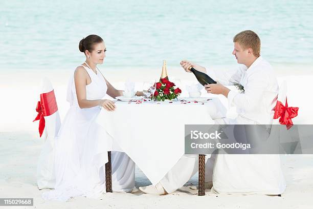 Hochzeit Am Strand Stockfoto und mehr Bilder von Küstenlandschaft - Küstenlandschaft, Warmes Abendessen, Anmut