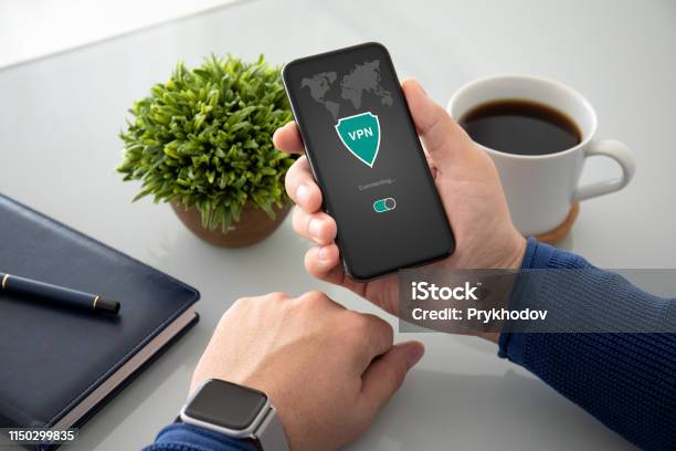 Man Händer Hålla Telefonen Med App Vpn Privat Nätverk-foton och fler bilder på VPN