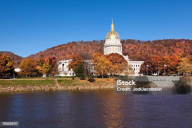 Foto de West Virginia Capitol Building e mais fotos de stock de Virgínia Ocidental - Estado dos EUA - Virgínia Ocidental - Estado dos EUA, Charleston - West Virginia, Palácio de justiça