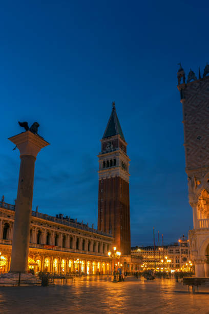 ヴェネツィアのサン・マルコ広場 - european culture architecture vertical venice italy ストックフォトと画像