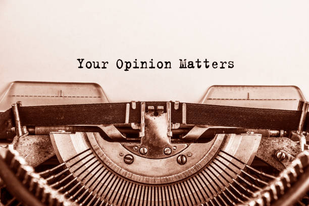 text your opinion matters digitato su macchina da scrivere vintage retrò - editor foto e immagini stock