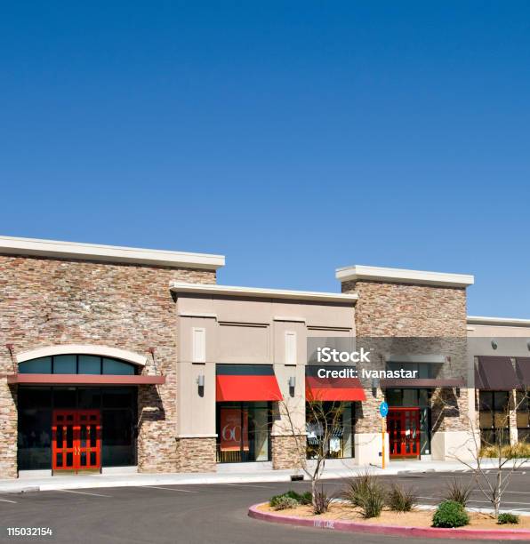 Shopping Centrum - zdjęcia stockowe i więcej obrazów Outlet - Outlet, Budynek z zewnątrz, Sklep