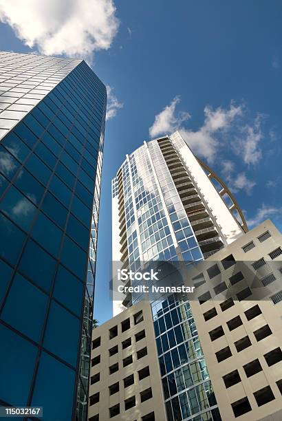 Modernos Rascacielos Oficina Corporativa Foto de stock y más banco de imágenes de Orlando - Florida - Orlando - Florida, Florida - Estados Unidos, Distrito central