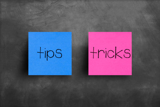 sticky note on blackboard, tips tricks - magic trick imagens e fotografias de stock