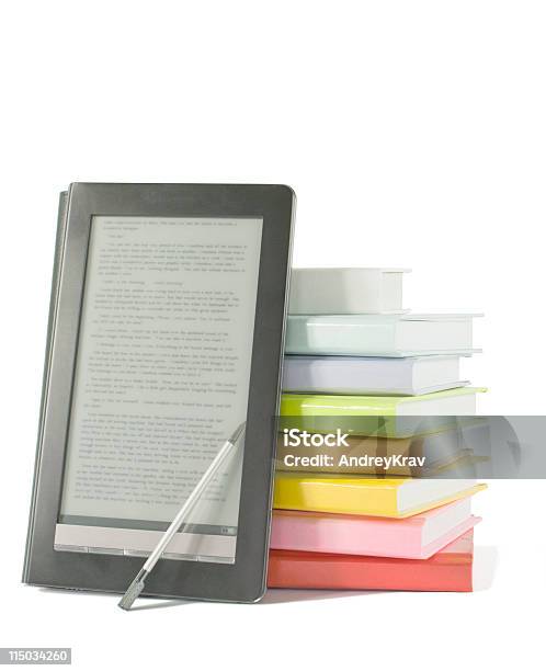 Stapel Von Bunten Bücher Und Ebook Reader On White Stockfoto und mehr Bilder von Ausrüstung und Geräte - Ausrüstung und Geräte, Bildung, Buch