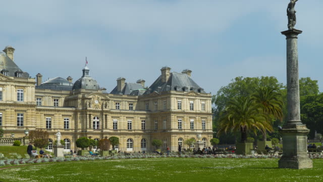 Motion lapse of Luxembourg garden and palace
