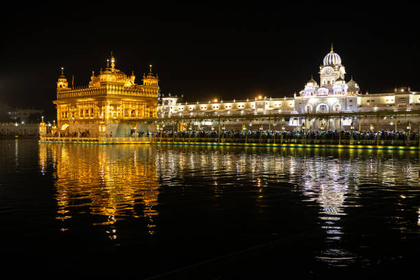istock Golden temple (Harmandir sahib) in Amritsar at night 1150351593