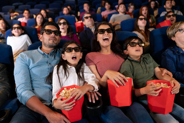 family watching a scary movie in 3d at the cinema - audience surprise movie theater shock imagens e fotografias de stock
