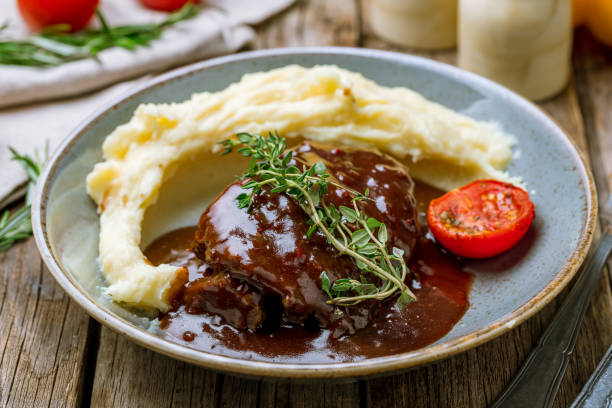 beef cheeks with mashed potatoes - meat steak veal beef imagens e fotografias de stock