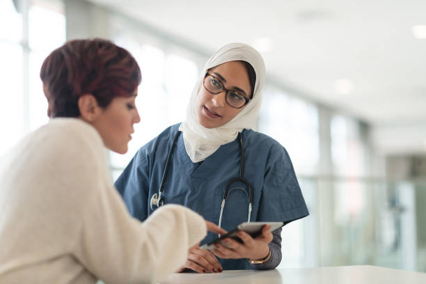 Muslim surgeon consults female patient