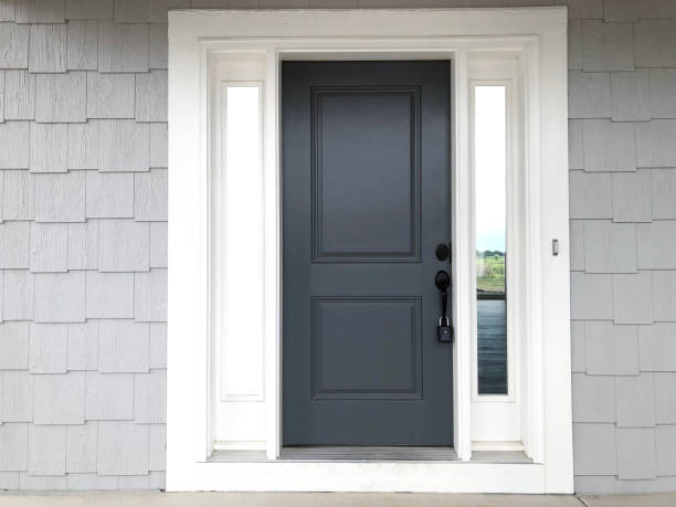 puerta delantera de tejas - front door doorknob door wood fotografías e imágenes de stock