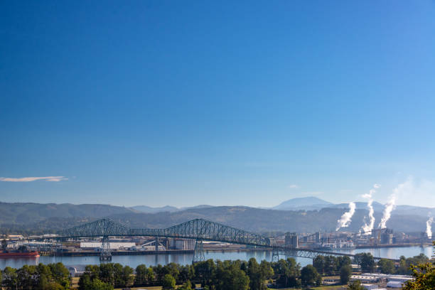 istock Lewis and Clark Bridge View 1150399568