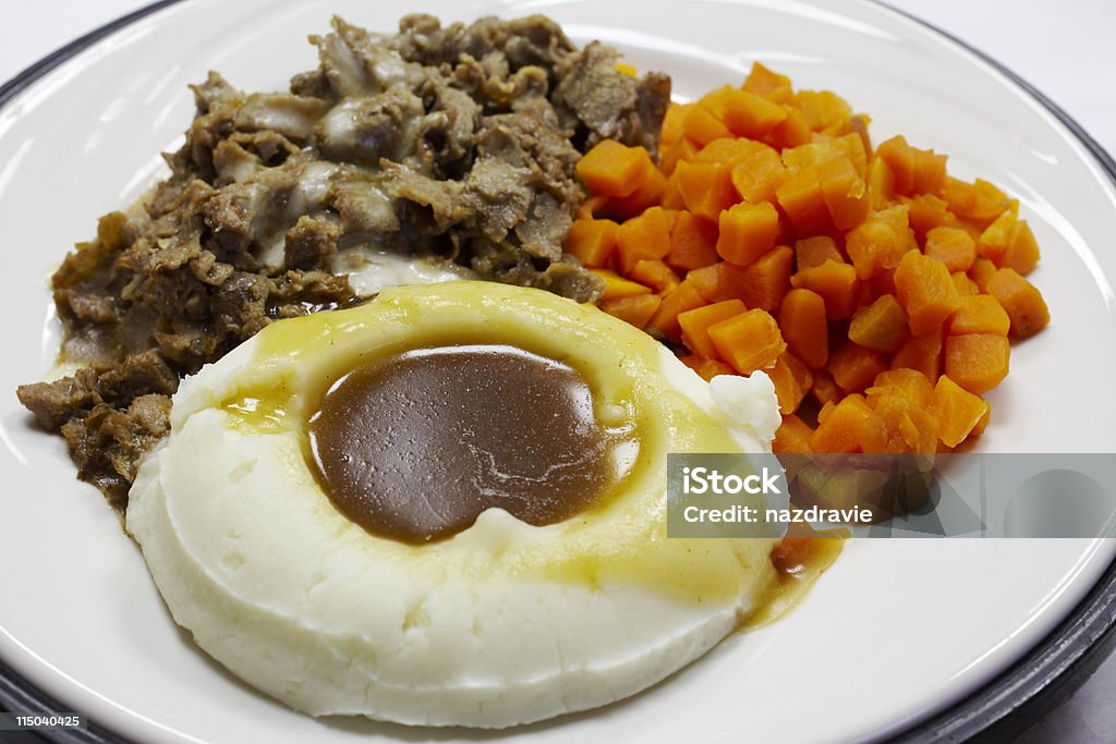 Hôpital plats de bœuf, de la purée de pommes de terre et sauce, et carottes - Photo de Ennui libre de droits