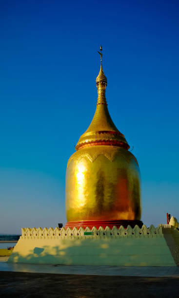 istock Sunset view to Bu Paya pagoda, Bagan, Myanmar 1150427816