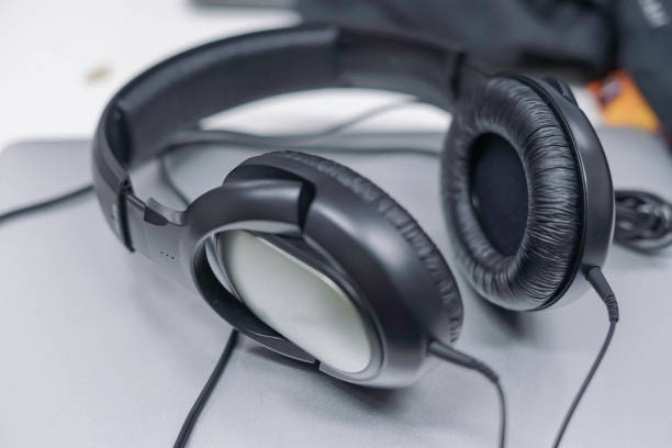 istock headset on the laptop 1150469440