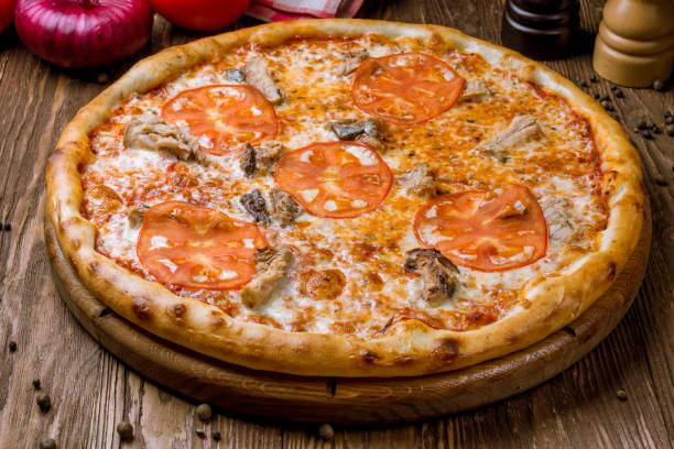 istock Pizza with tuna and red onion 1150475237