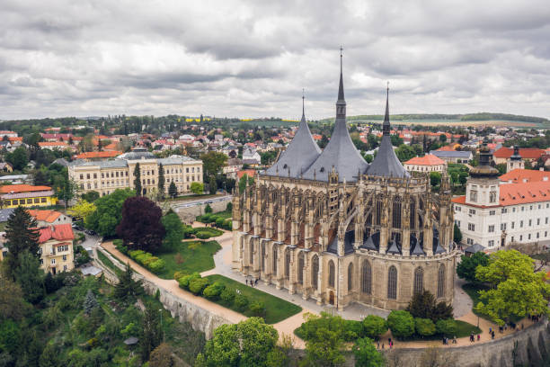 쿠트나 호라의 세인트 바바라 교회 - middle ages international landmark eastern europe architectural styles 뉴스 사진 이미지
