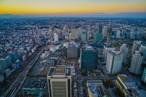 serata di yokohama visibile dalla yokohama landmark tower - landmark tower tokyo prefecture japan asia foto e immagini stock