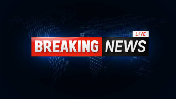 istock Breaking news live banner on dotted map of the world background 1150517899