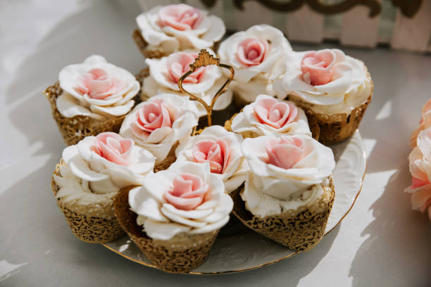 istock Cupcakes decorated with pink flowers, served on a banquet table. 1150520934