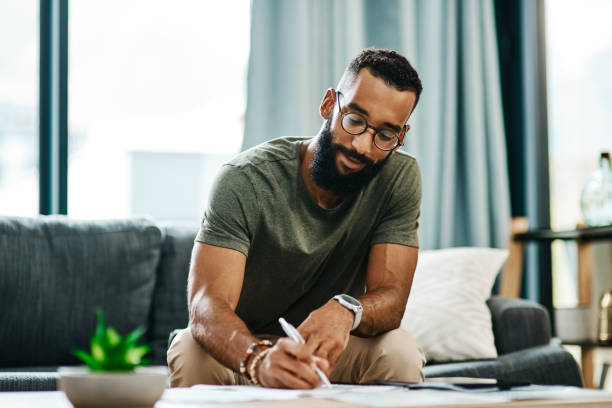 istock He knows exactly where his money goes 1150533032