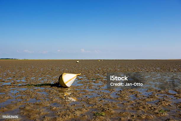 Gelbe Boje In Wattenmeer Stockfoto und mehr Bilder von Nationalpark Wattenmeer - Nationalpark Wattenmeer, Schlamm, Abgeschiedenheit