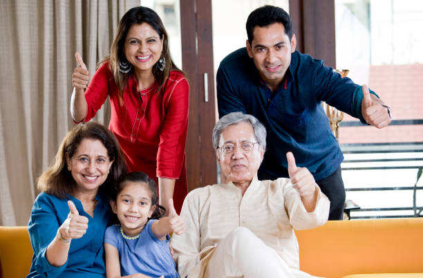 familia feliz india - son in law fotografías e imágenes de stock