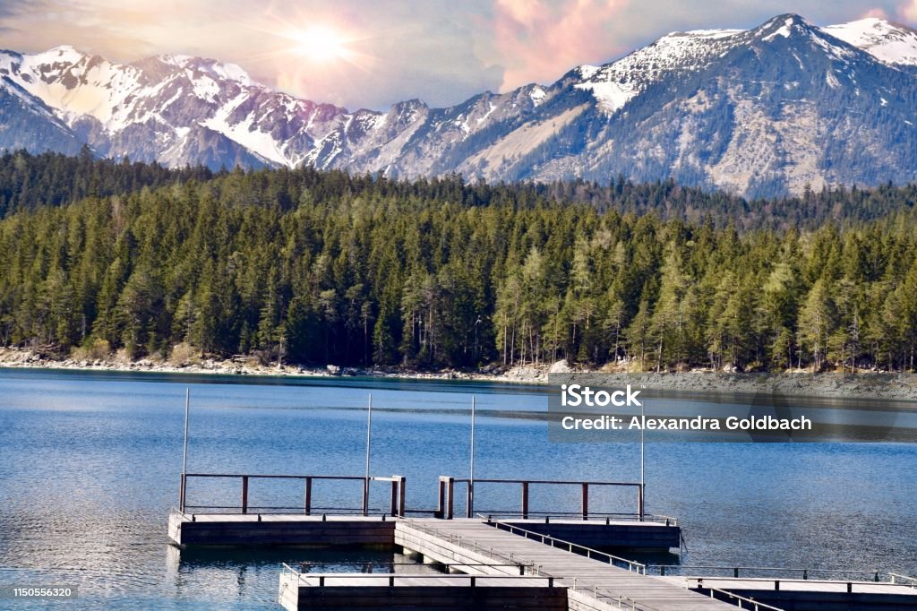 Lago Eibsee cerca de la Zugspitze - Foto de stock de Agua libre de derechos