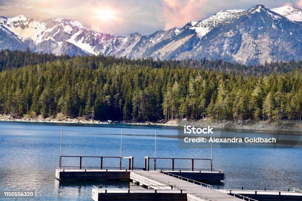 Lago Eibsee Cerca De La Zugspitze Foto de stock y más banco de imágenes de Agua - Agua, Aire libre, Alemania