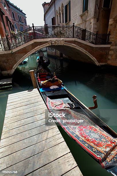 Gondel In Veneto Stockfoto und mehr Bilder von Bildhintergrund - Bildhintergrund, Bildkomposition und Technik, Bootssteg