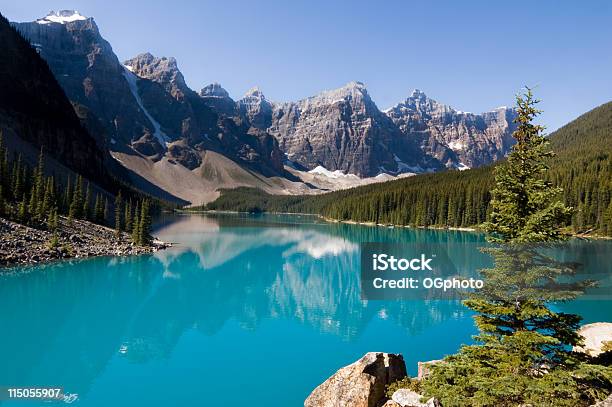 Morraine Jezioro Park Narodowy Banff Kanada - zdjęcia stockowe i więcej obrazów Bez ludzi - Bez ludzi, Góra, Jezioro