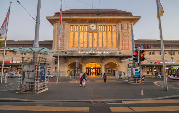 the art deco railway station. lausanne, switzerland - geneva canton imagens e fotografias de stock