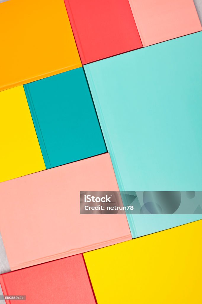 Fondo Con Portadas De Libros De Colores Vacíos Maqueta Copia Espacio  Estudio Lectura Concepto De Cultura Foto de stock y más banco de imágenes  de Libro - iStock