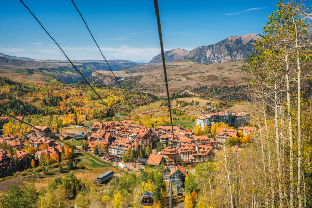 가을의 텔 룰라 이드 콜로라도-곤돌라 - rocky mountains colorado autumn rural scene 뉴스 사진 이�미지