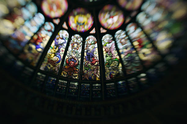 tinción con vitrales - dome skylight stained glass glass fotografías e imágenes de stock