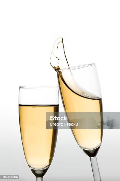 Foto de Cheers e mais fotos de stock de Esparramar líquido - Esparramar líquido, Vinho Branco, Bebida