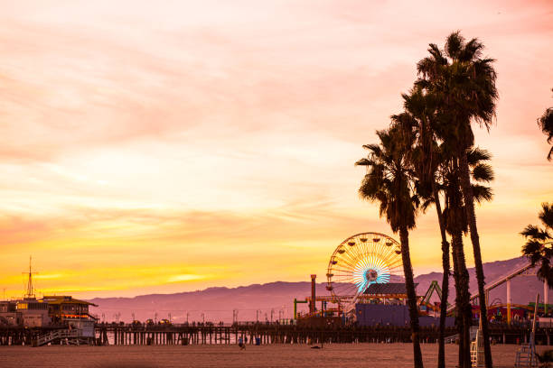 kalifornien schöner sonnenuntergang in santa monica - los angeles - santa monica santa monica beach beach california stock-fotos und bilder