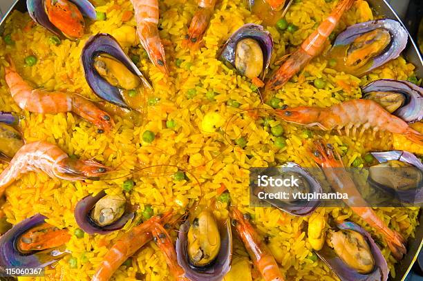 Paella - Fotografias de stock e mais imagens de Amarelo - Amarelo, Arroz - Alimento Básico, Açafrão