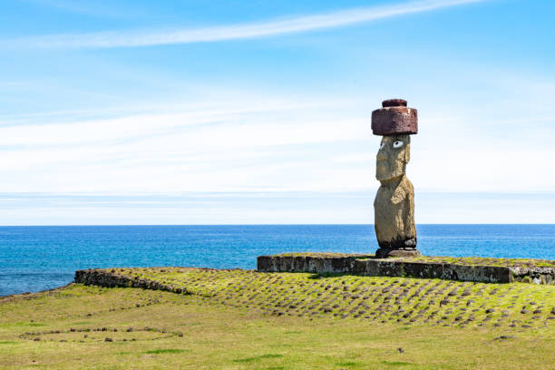 moai at ahu ko te riku - isola di pasqua, cile - ahu tahai foto e immagini stock