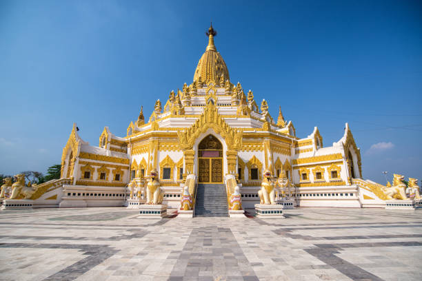 Golden pagoda and temple , Swe Taw Myat, Buddha Tooth Relic Pagoda (Yangon, Myanmar) with clear blue sky Golden pagoda and temple , Swe Taw Myat, Buddha Tooth Relic Pagoda (Yangon, Myanmar) with clear blue sky shwedagon pagoda photos stock pictures, royalty-free photos & images