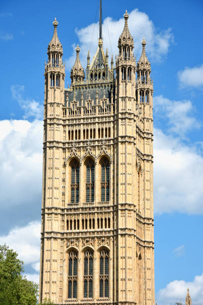 abbaye de westminster vue de victoria tower gardens, londres, royaume-uni - westminster abbey city of westminster awe uk photos et images de collection