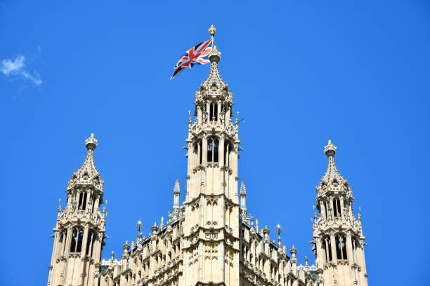 abbaye de westminster vue de victoria tower gardens, londres, royaume-uni - westminster abbey city of westminster awe uk photos et images de collection