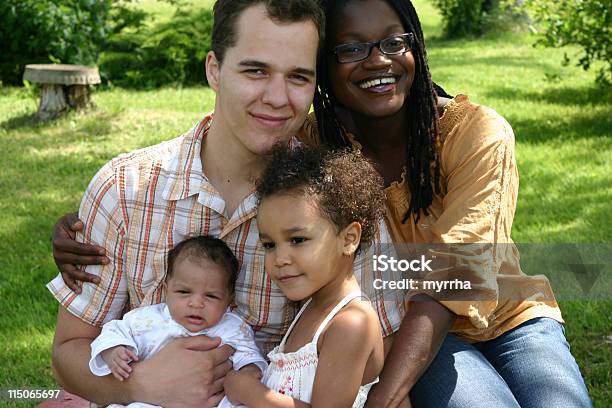 Hermosa Familia De Raza Mixta Foto de stock y más banco de imágenes de Jamaica - Jamaica, Bebé, Familia