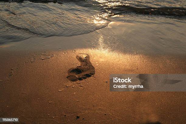 Photo libre de droit de Nouveau Départ banque d'images et plus d'images libres de droit de Commencement - Commencement, Coucher de soleil, Eau