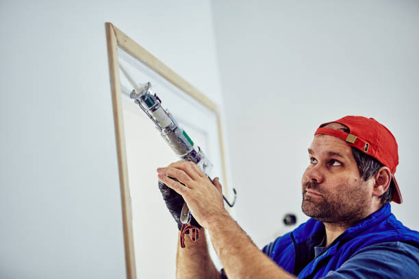 istock Worker using silicone for walls and door frame inside the house - renovation fixes. 1150683300