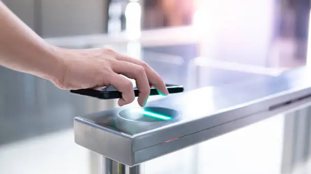 Photo of Using smartphone to open automatic gate machine