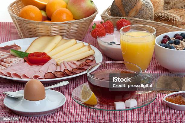 Завтрак — стоковые фотографии и другие картинки Апельсин - Апельсин, Апельсиновый сок, Без людей