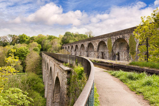 chirk aqueduct et chirk viaduct, chirk, wrexham county borough, pays de galles, royaume-uni - north wales photos et images de collection