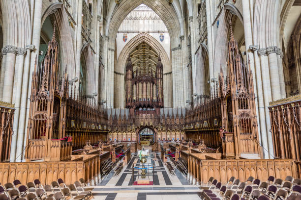 le bancarelle del coro e l'organo a york minster - cattedrale di york foto e immagini stock