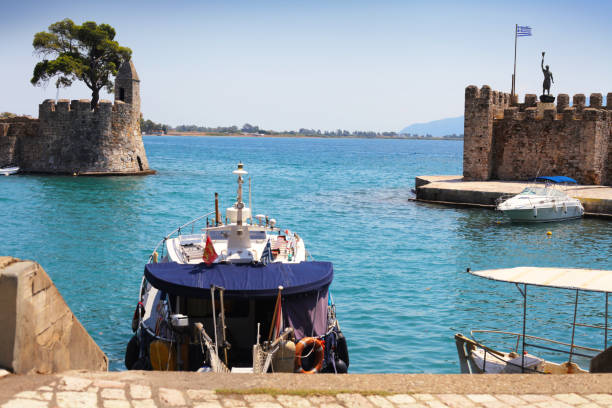 entrance of nafpaktos port, gulf of corinth, greece - gulf of corinth imagens e fotografias de stock